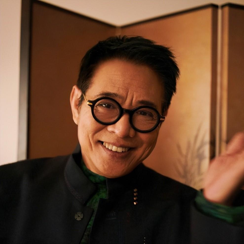 世界杯比赛高清直播-李连杰一家三口拜见仁波切，64岁利智许久不见，颜值回春如昔日！